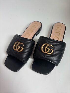 Gucci Jolie black leather quilted sandal with gold logo